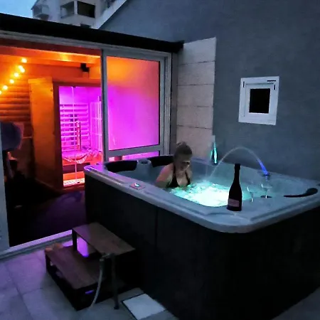 Wellness Ra- Enjoy Our Jaccuzi, Sauna, E Bike ,fitness , Waterskiing Primošten