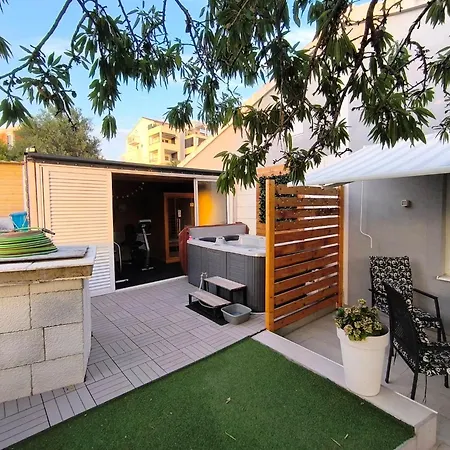 Apartment Wellness Ra- Enjoy Our Jaccuzi, Sauna, E Bike ,fitness , Waterskiing *