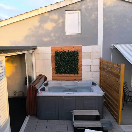 Apartment Wellness Ra- Enjoy Our Jaccuzi, Sauna, E Bike ,fitness , Waterskiing