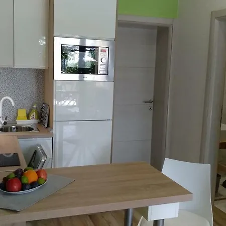 Apartment Wellness Ra- Enjoy Our Jaccuzi, Sauna, E Bike ,fitness , Waterskiing *