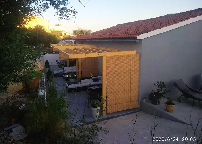 Wellness Ra- Enjoy Our Jaccuzi, Sauna, E Bike ,fitness , Waterskiing דירה *